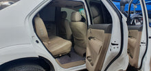 Load image into Gallery viewer, FORTUNER 3.0D-4D R/B A/T
