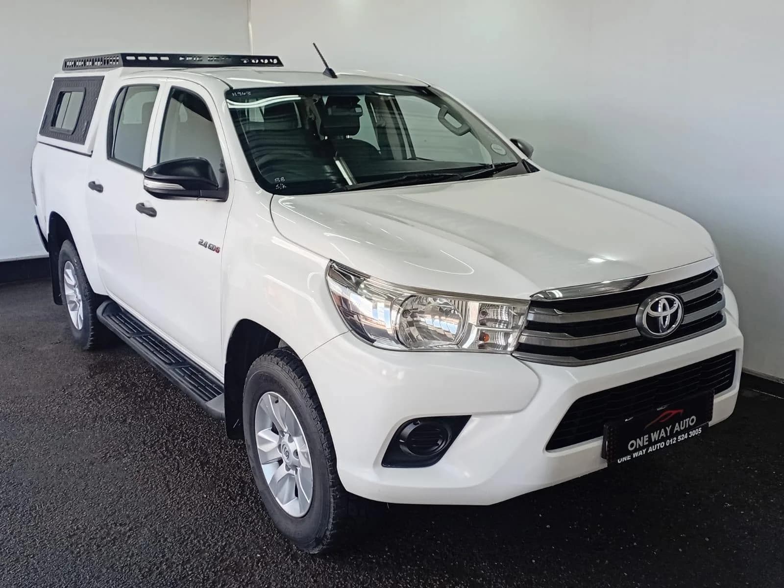 2017 Toyota Hilux 2.4 GD-6 SRX 4X4 Double Cab, image 1