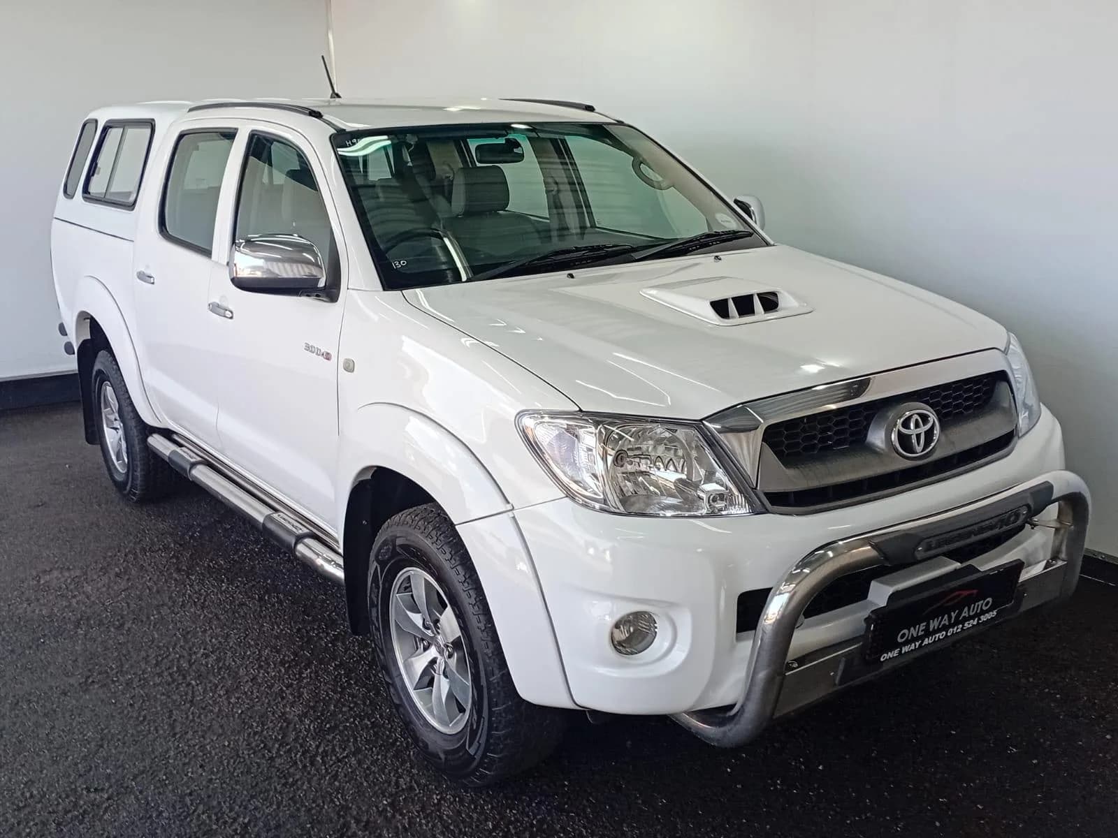 2010 Toyota Hilux 3.0D-4D Raider, image 1