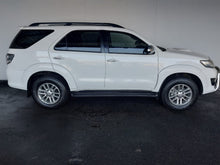 Load image into Gallery viewer, FORTUNER 3.0D-4D R/B A/T - 5087
