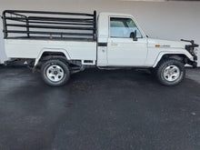 Load image into Gallery viewer, LAND CRUISER 4.5 PETROL P/U S/C - 5089
