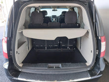 Load image into Gallery viewer, GRAND VOYAGER 2.8 LX A/T - H818

