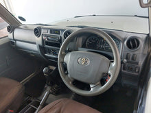 Load image into Gallery viewer, LAND CRUISER 79 4.2D P/U S/C - 5100
