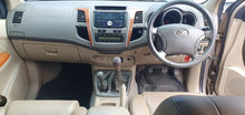 Load image into Gallery viewer, FORTUNER 3.0D-4D R/B 4X4
